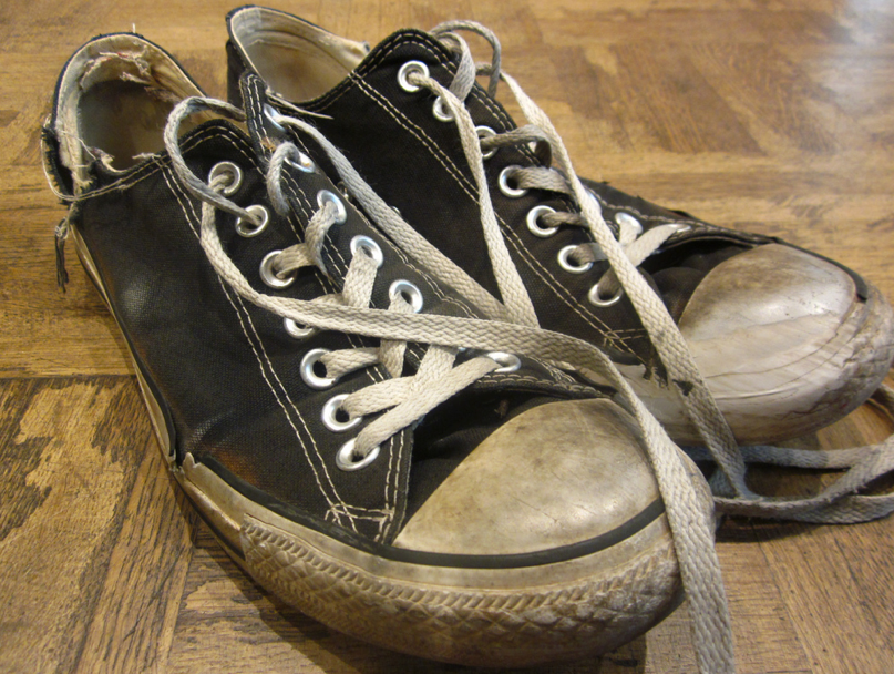 converse dirty shoes