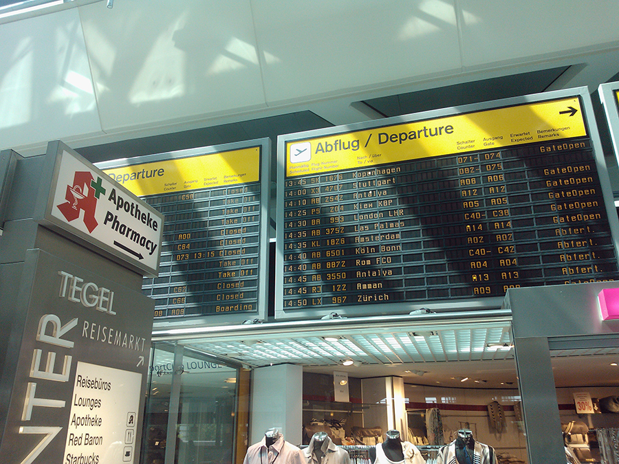 tegel-airport-oldschool-flipboard