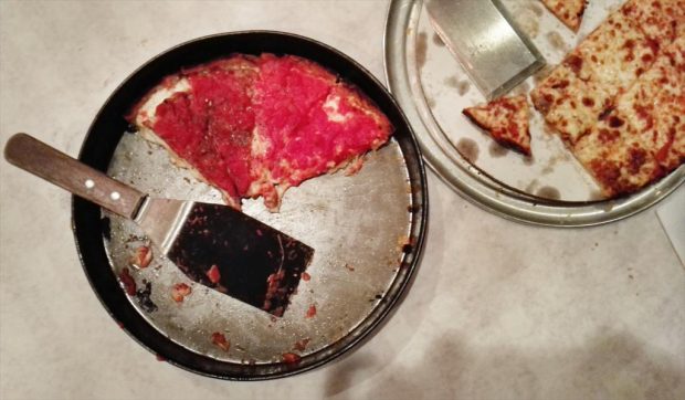 food tour deep dish pizza