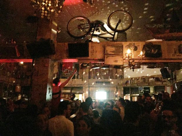 El Trece - hipster gay bar in San José